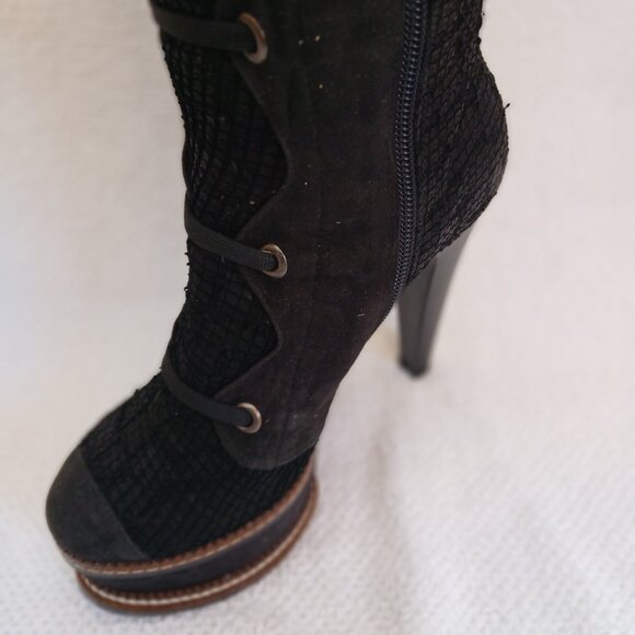 Interesting platform leather pumps. - Picture 7 of 9